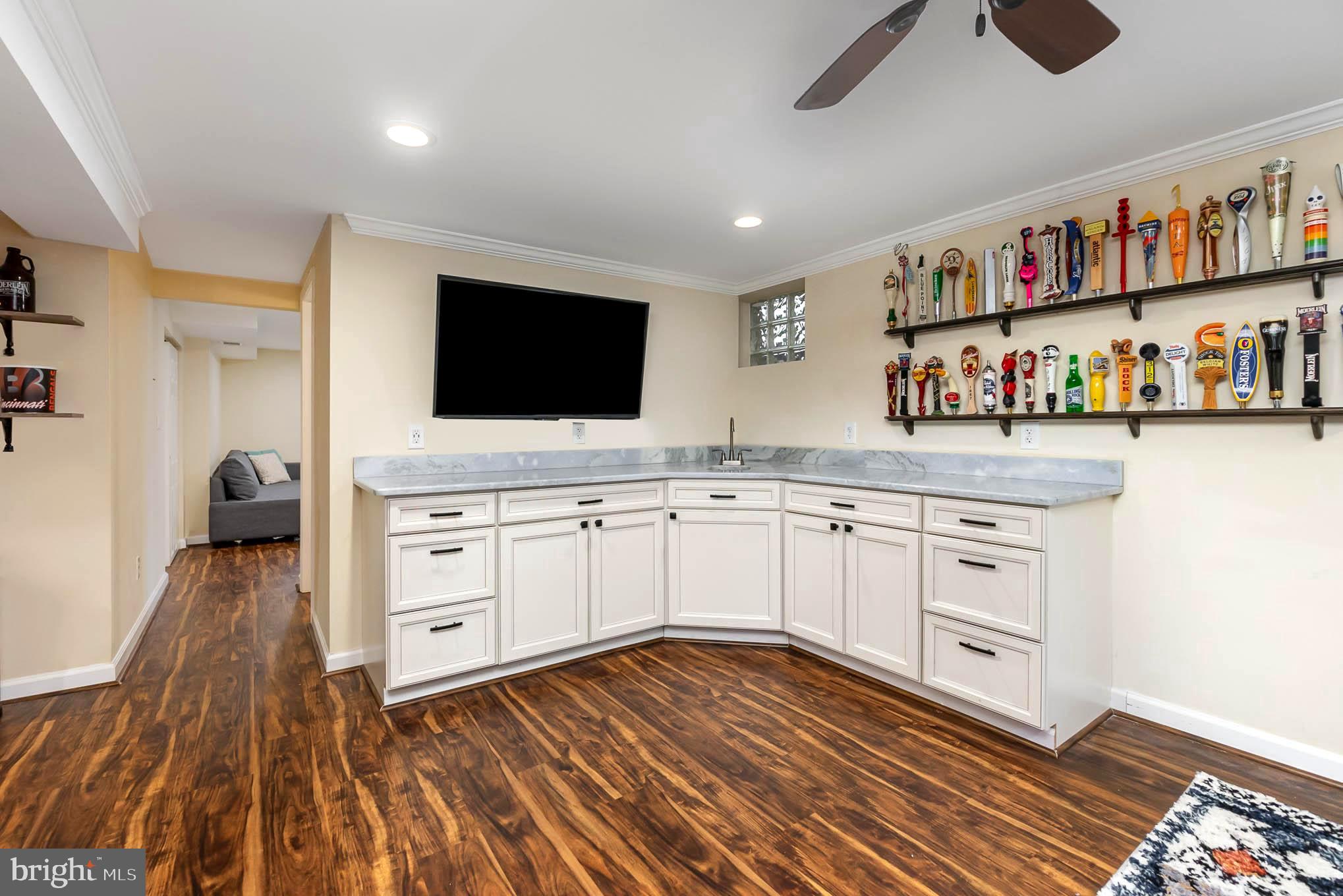 4102 Klausmier Road Baltimore, MD 21236 - Photo 24 of 37 Functional wet bar with blue marble countertop