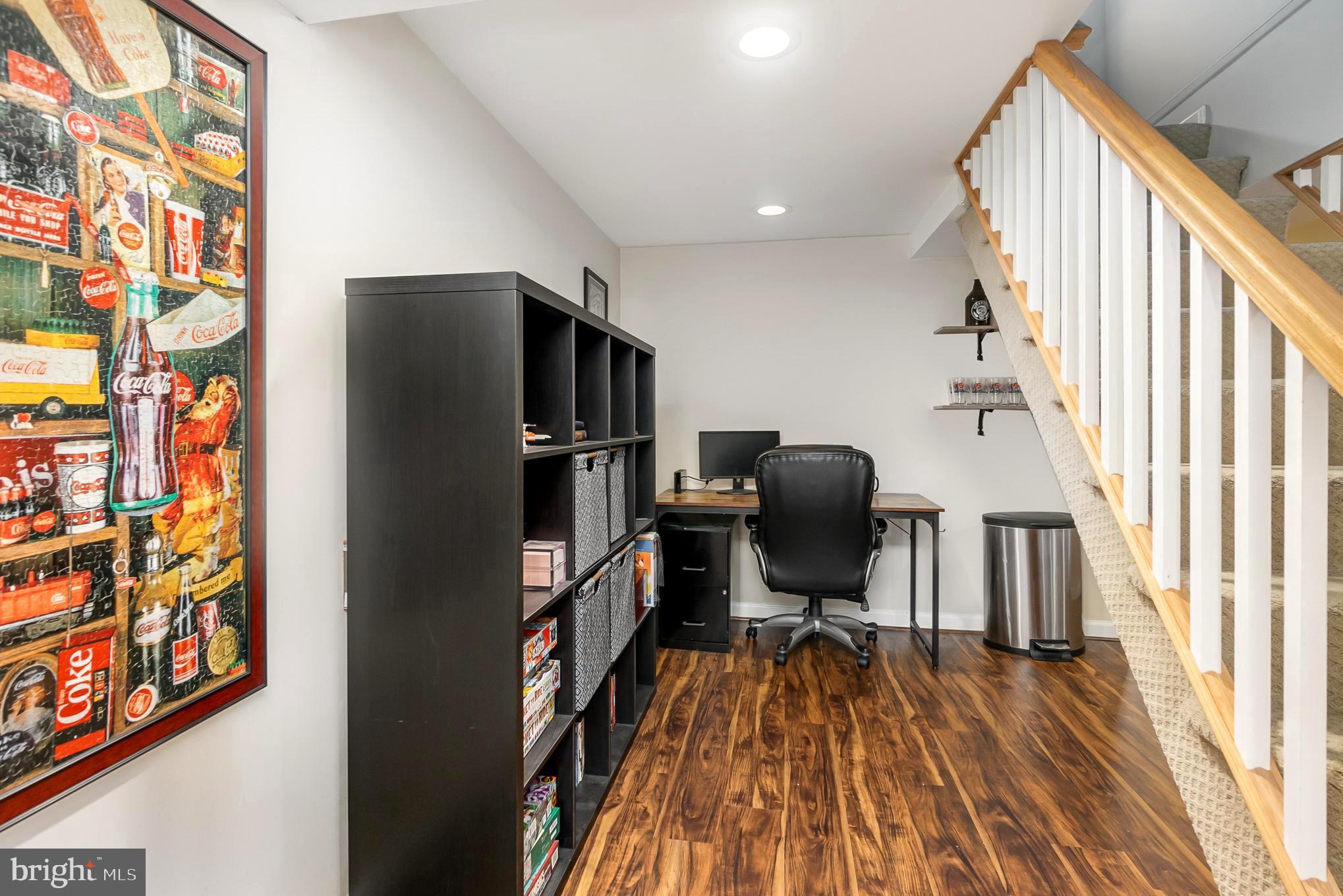 4102 Klausmier Road Baltimore, MD 21236 - Photo 25 of 37 Collector? Display! Crafter/sewer? Workspace!