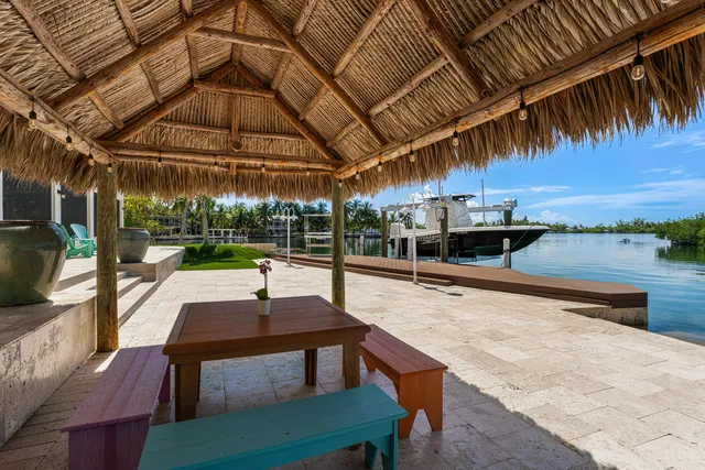 $11,000,000 | 75280 Overseas Highway, Islamorada, FL 33036