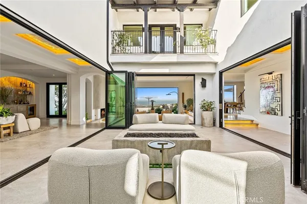 $15,900,000 | 17 Muir Beach Circle, Newport Beach, CA 92625