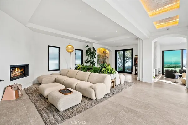 $15,900,000 | 17 Muir Beach Circle, Newport Beach, CA 92625