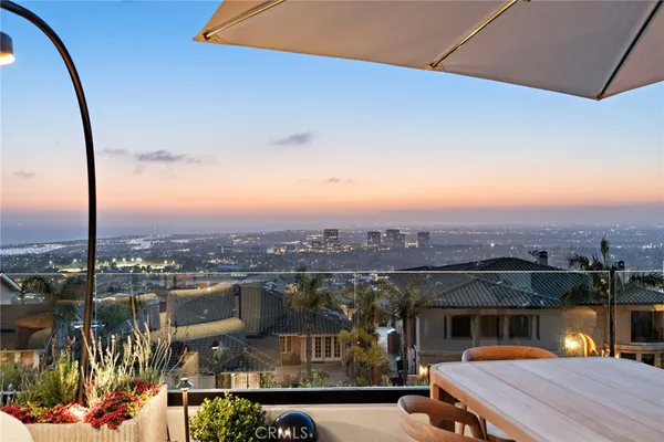 $15,900,000 | 17 Muir Beach Circle, Newport Beach, CA 92625