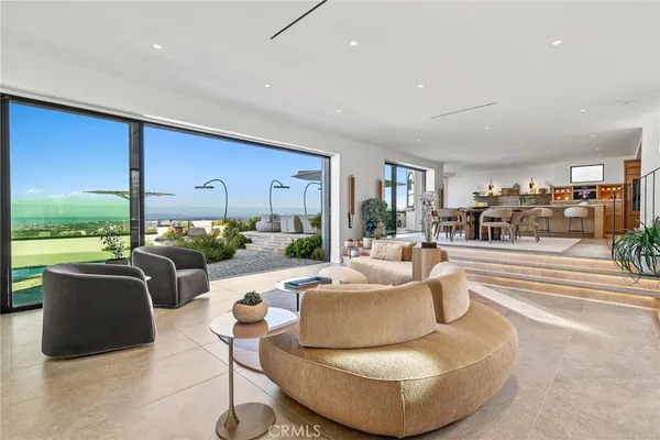 $15,900,000 | 17 Muir Beach Circle, Newport Beach, CA 92625