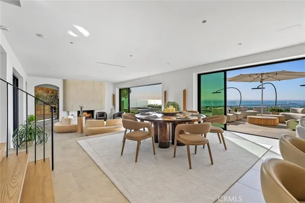 $15,900,000 | 17 Muir Beach Circle, Newport Beach, CA 92625
