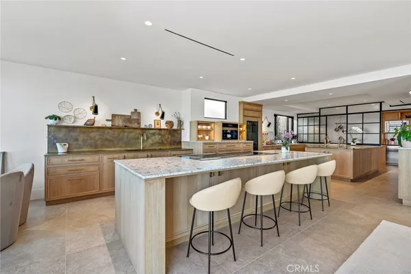 $15,900,000 | 17 Muir Beach Circle, Newport Beach, CA 92625