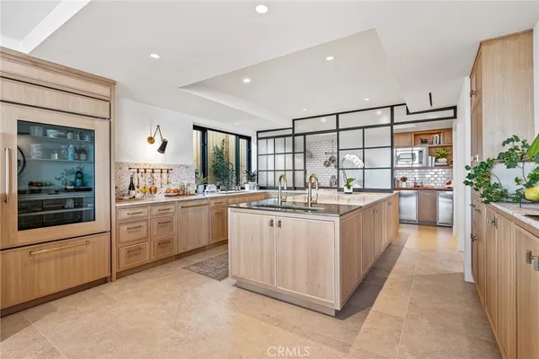 $15,900,000 | 17 Muir Beach Circle, Newport Beach, CA 92625