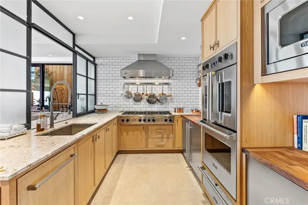 $15,900,000 | 17 Muir Beach Circle, Newport Beach, CA 92625
