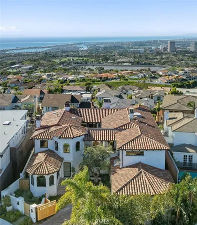 $15,900,000 | 17 Muir Beach Circle, Newport Beach, CA 92625
