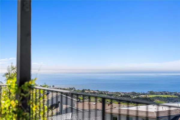 $15,900,000 | 17 Muir Beach Circle, Newport Beach, CA 92625