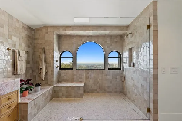 $15,900,000 | 17 Muir Beach Circle, Newport Beach, CA 92625