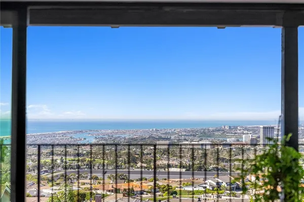 $15,900,000 | 17 Muir Beach Circle, Newport Beach, CA 92625