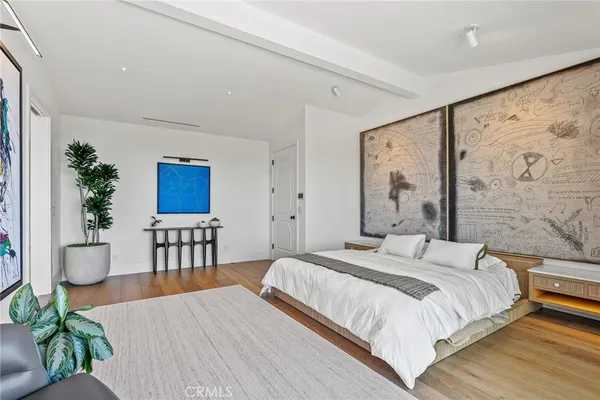 $15,900,000 | 17 Muir Beach Circle, Newport Beach, CA 92625