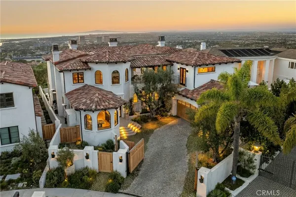 $15,900,000 | 17 Muir Beach Circle, Newport Beach, CA 92625