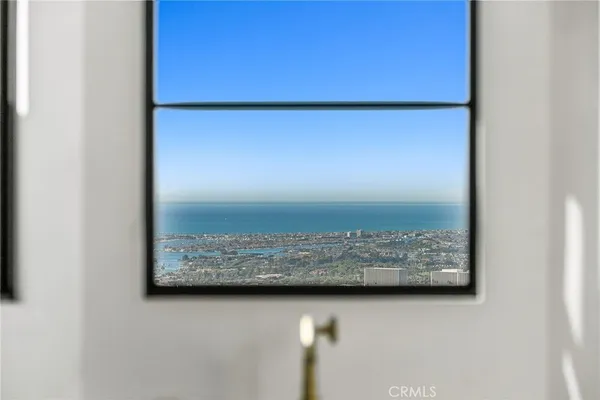 $15,900,000 | 17 Muir Beach Circle, Newport Beach, CA 92625