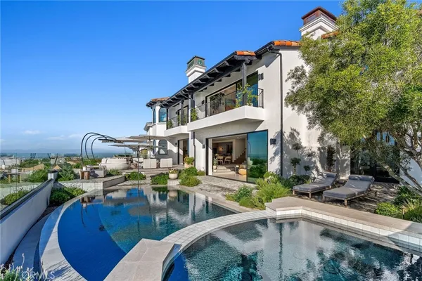 $15,900,000 | 17 Muir Beach Circle, Newport Beach, CA 92625
