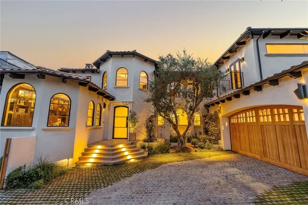 $15,900,000 | 17 Muir Beach Circle, Newport Beach, CA 92625
