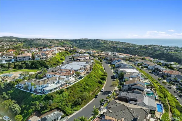 $15,900,000 | 17 Muir Beach Circle, Newport Beach, CA 92625
