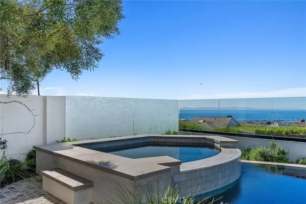 $15,900,000 | 17 Muir Beach Circle, Newport Beach, CA 92625