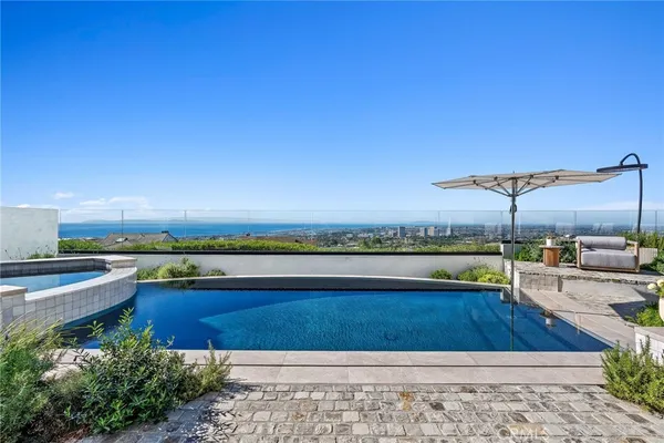 $15,900,000 | 17 Muir Beach Circle, Newport Beach, CA 92625