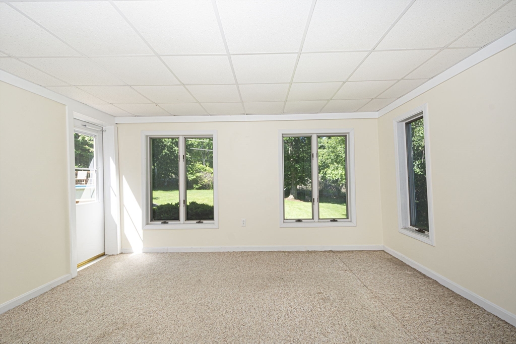 12 Ridge Road Shrewsbury, MA 01545 - Photo 11 of 42
