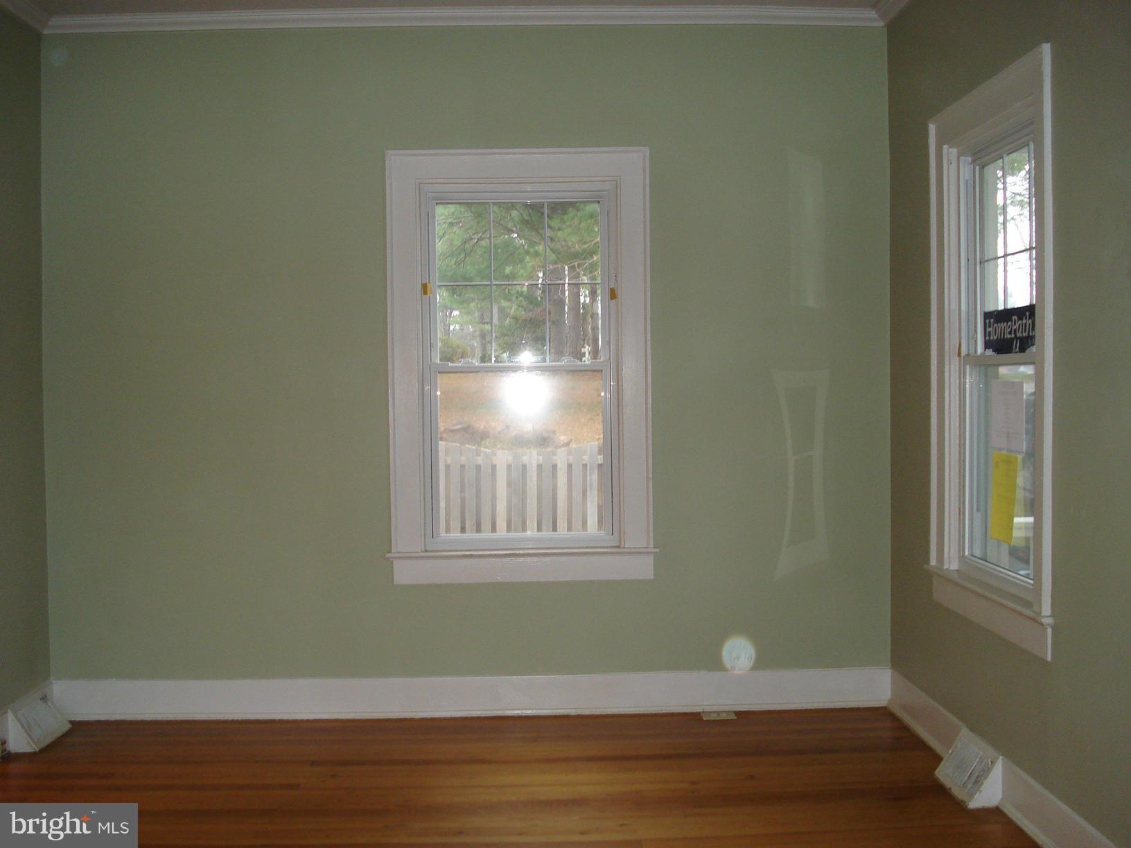 13731 Darnestown Road Gaithersburg, MD 20878 - Photo 4 of 29 Living Room 3