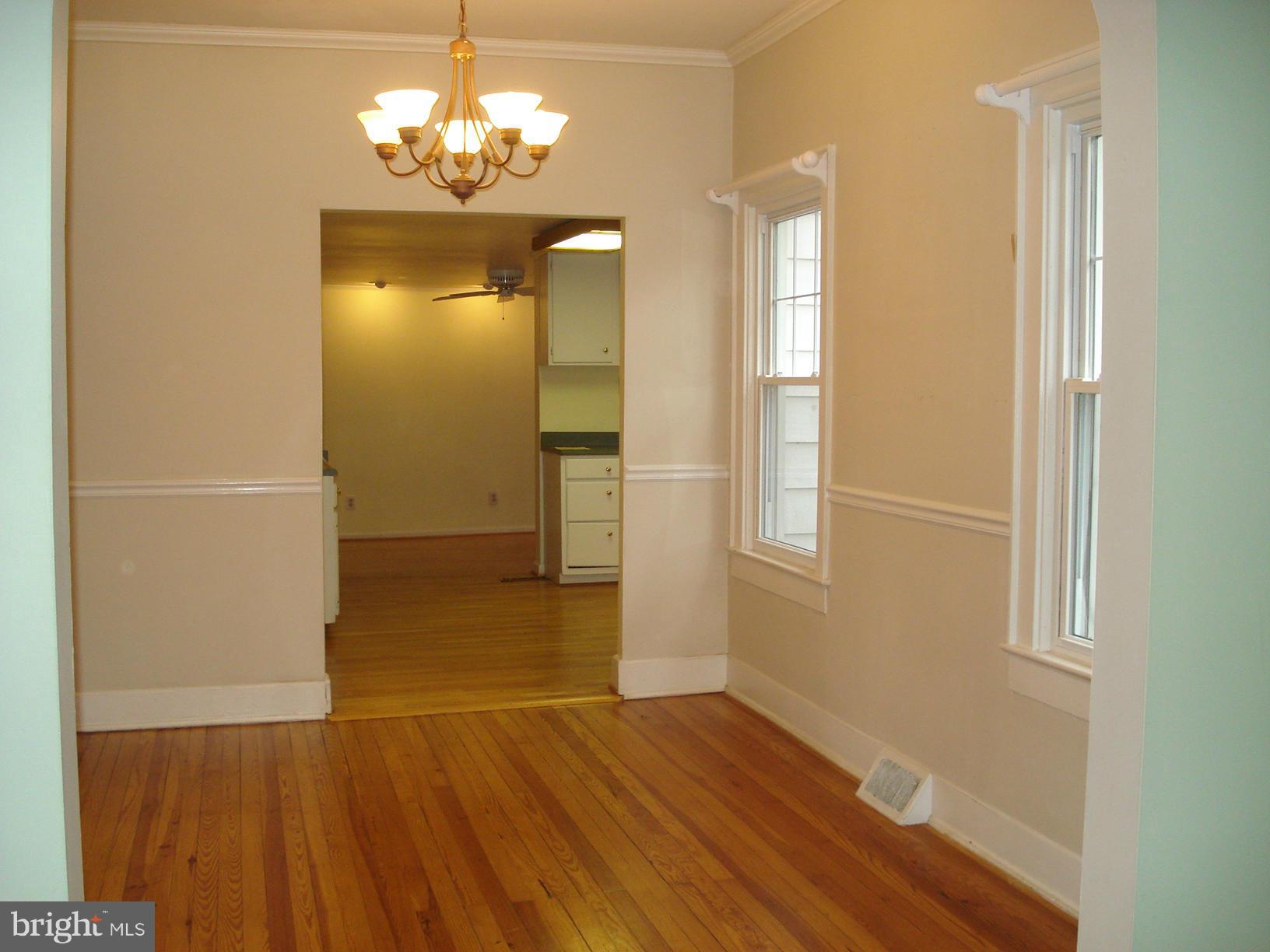 13731 Darnestown Road Gaithersburg, MD 20878 - Photo 5 of 29 Dining Room 1