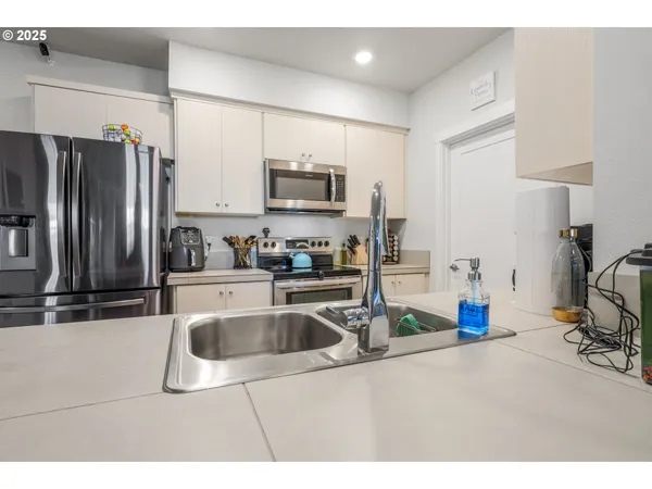 $329,999 | 11715 Southwest Valencia Lane, Unit 209, Wilsonville, OR 97070