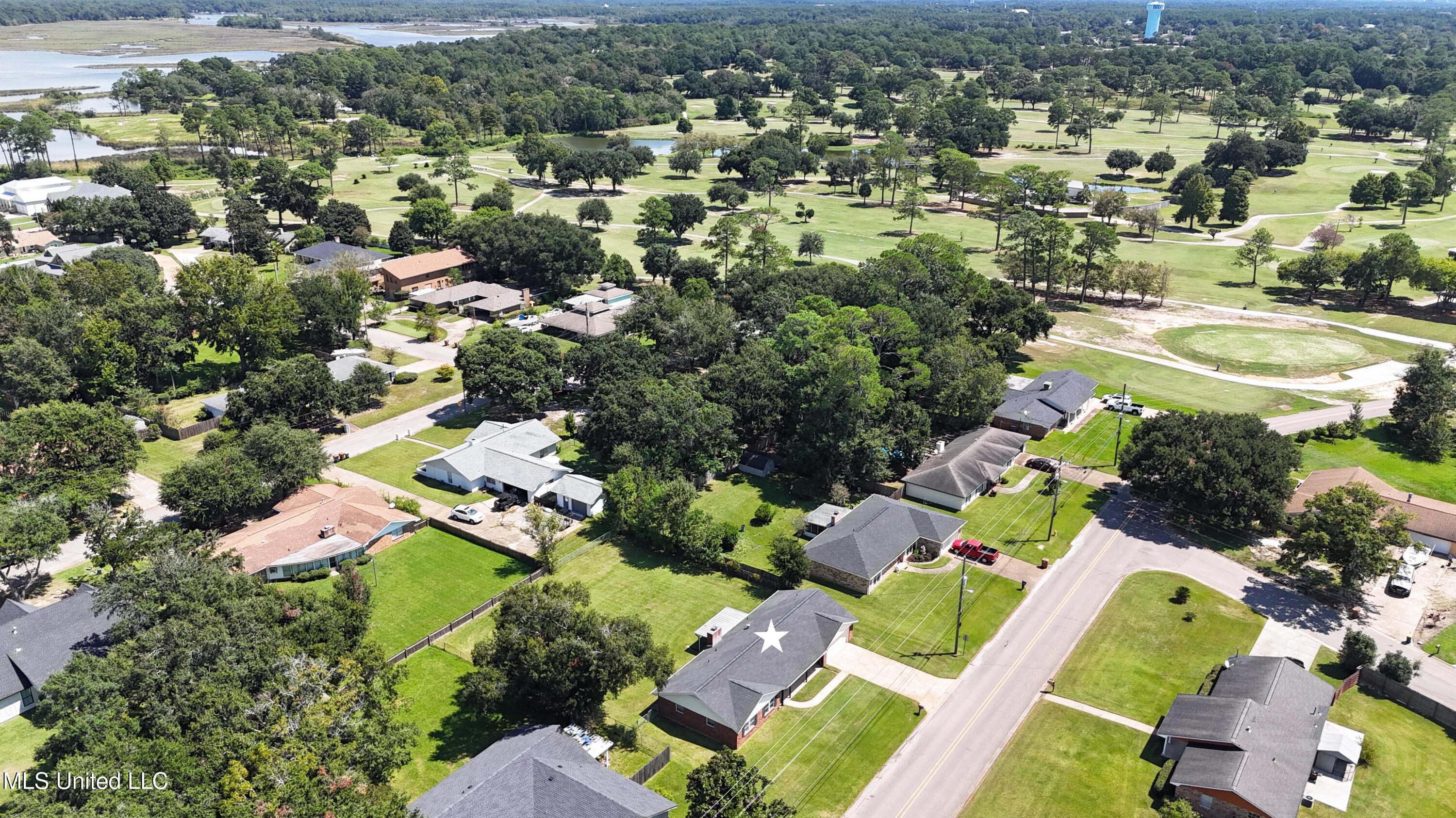 2414 Sunkist Country Club Road Biloxi, MS 39532 - Photo 25 of 33 025