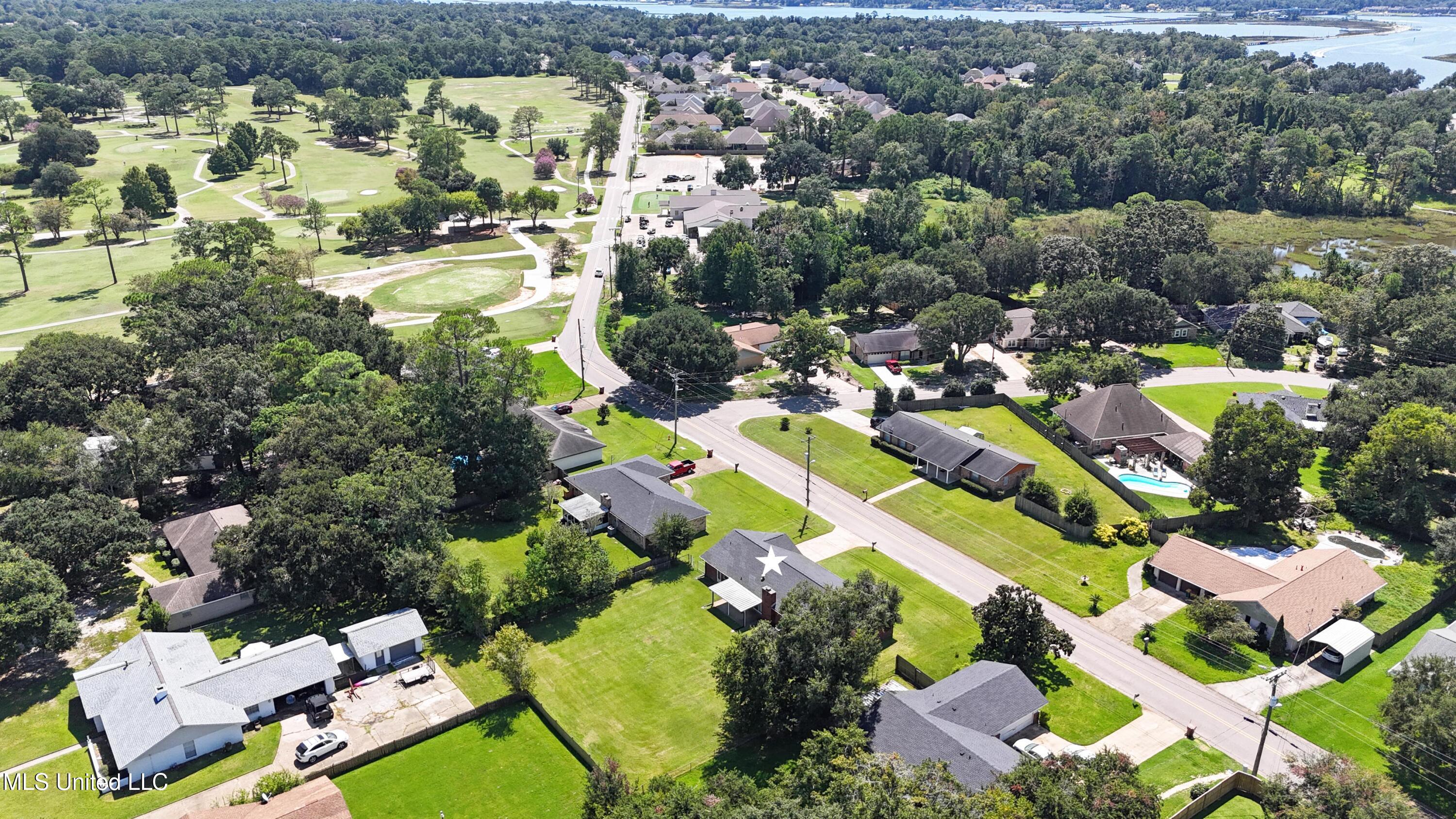 2414 Sunkist Country Club Road Biloxi, MS 39532 - Photo 27 of 33 027