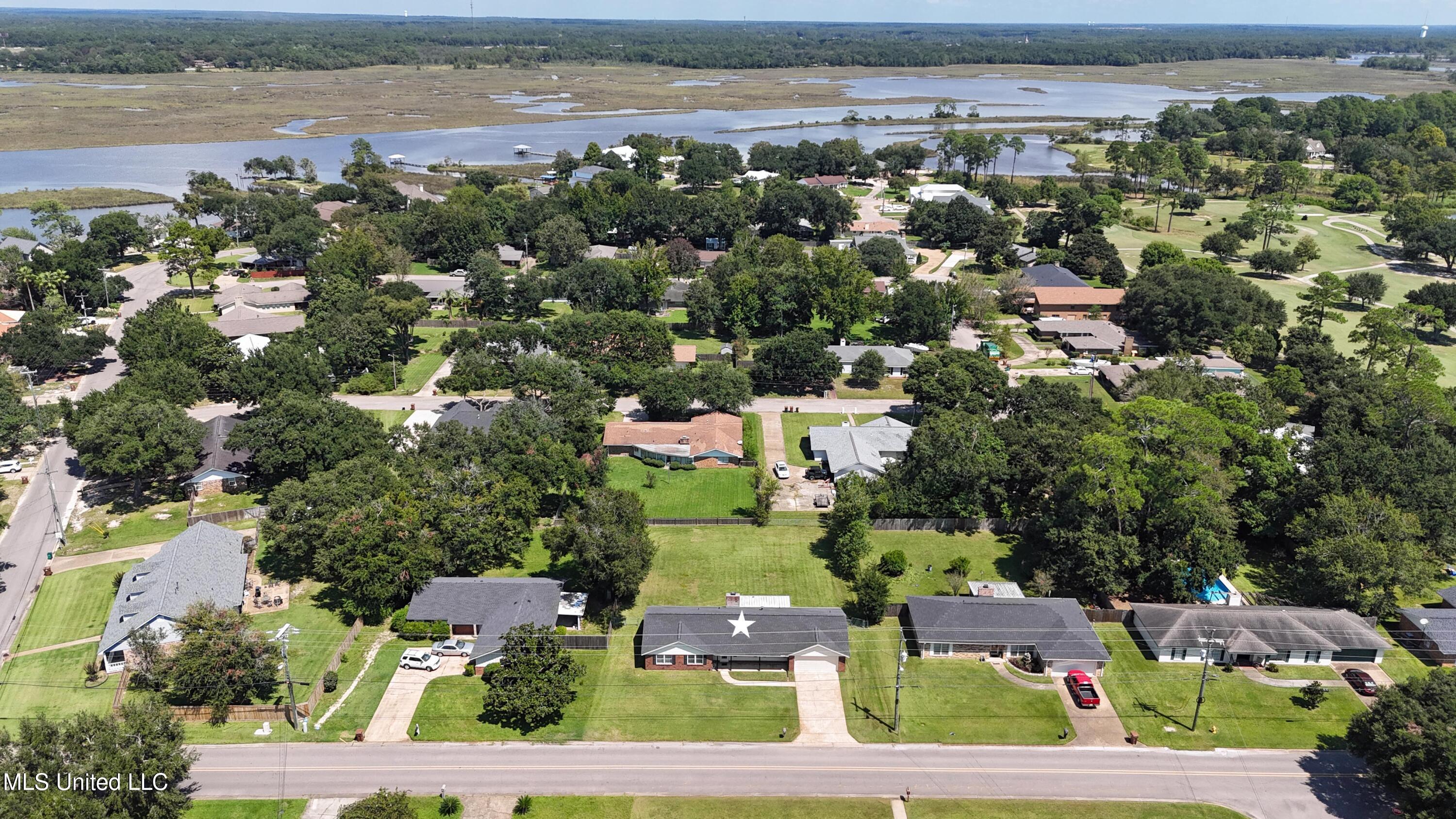 2414 Sunkist Country Club Road Biloxi, MS 39532 - Photo 32 of 33 032