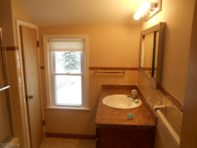 1779 South Green Road Cleveland, OH 44121 - Photo 10 of 22