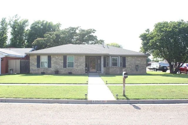 $219,500 | 1200 Morton Avenue, Dumas, TX 79029