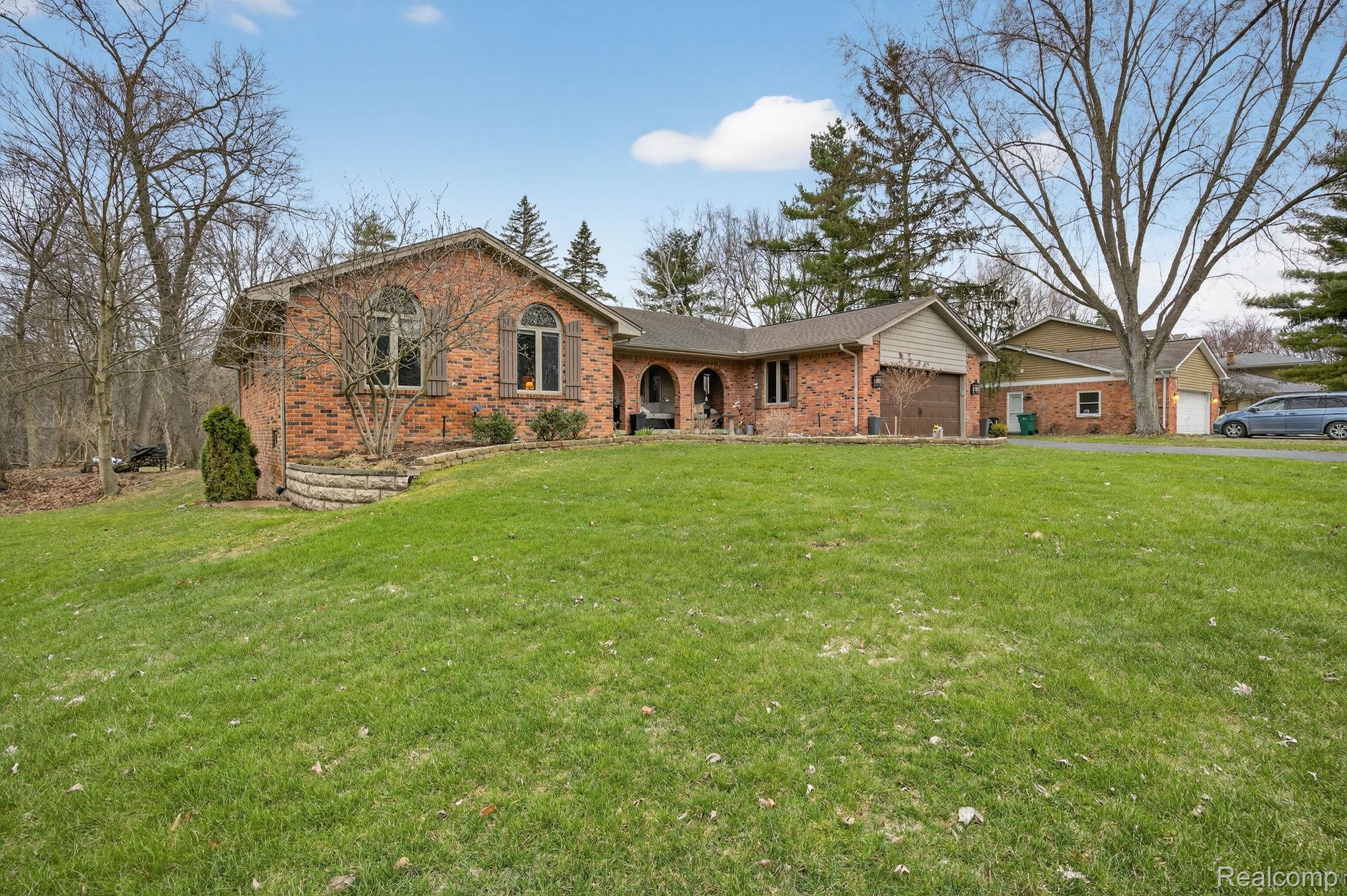 341 Ridgewood Road Rochester, MI 48306 - Photo 3 of 74 2-web-or-mls-DSC_2330.jpg