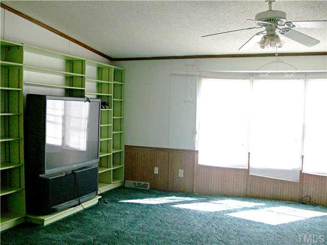 7794 Old Fairground Road Benson, NC 27504 - Photo 4 of 10 Gallery Image 4