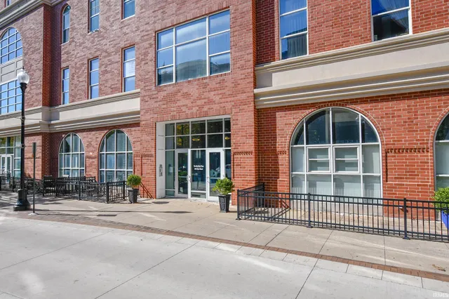 $483,700 | 300 Main Street, Unit 2C, Evansville, IN 47708