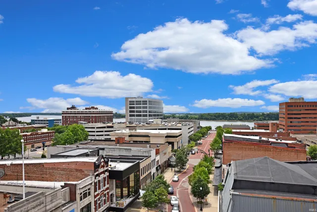 $483,700 | 300 Main Street, Unit 2C, Evansville, IN 47708