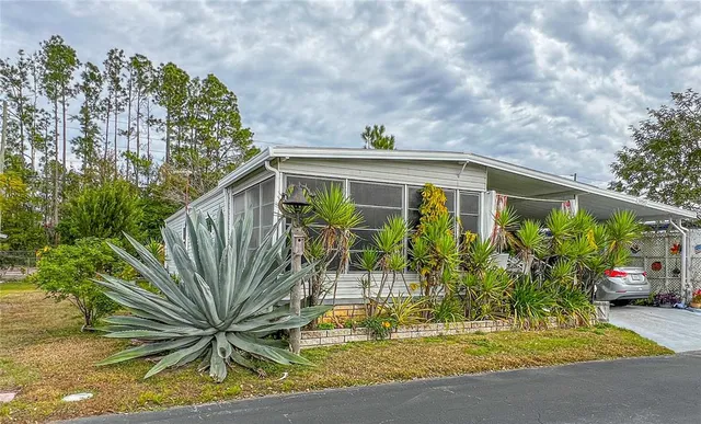 a view of outdoor space yard and porch