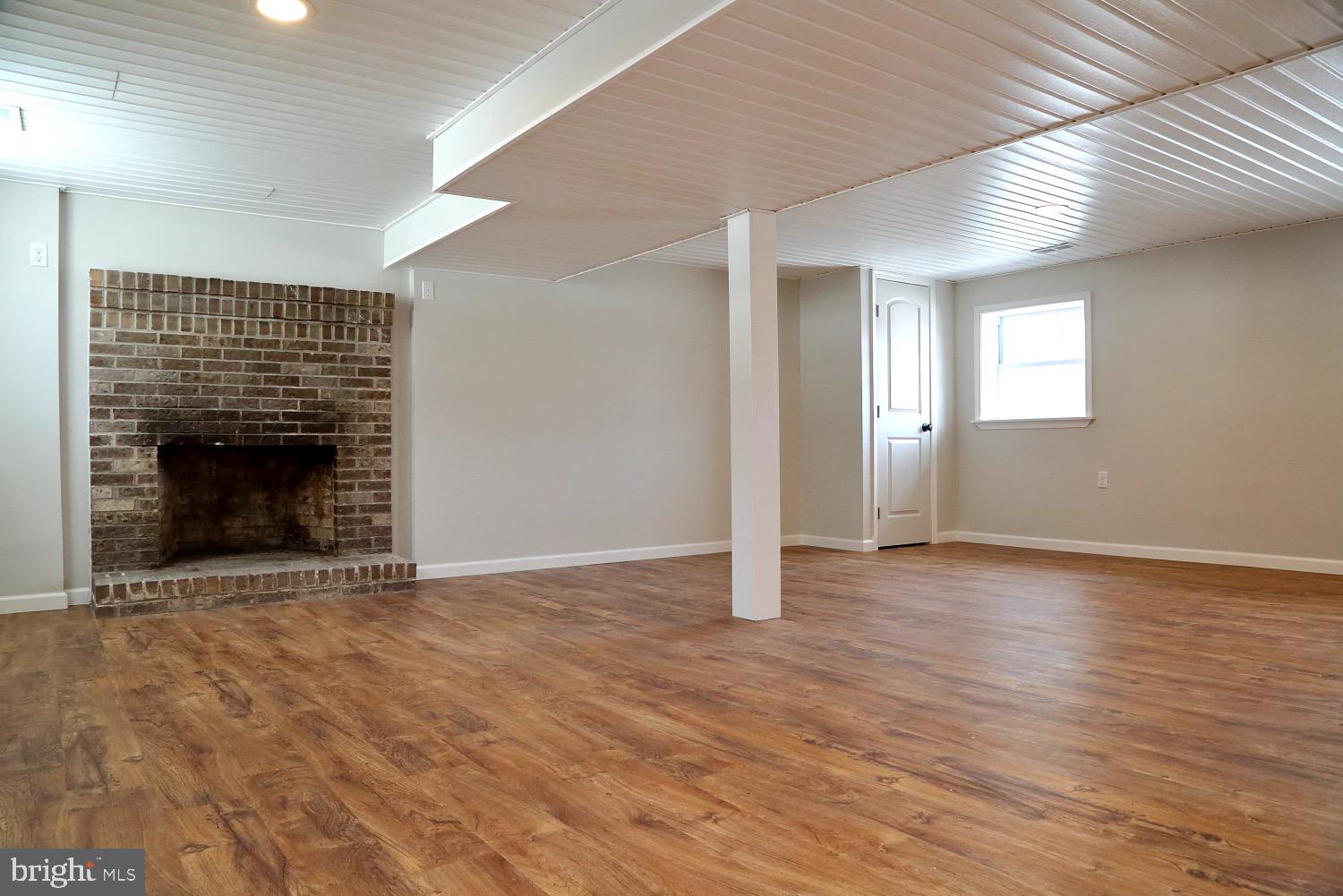 195 Kirks Mill Road Nottingham, PA 19362 - Photo 5 of 22 Oversized family room with brick FP