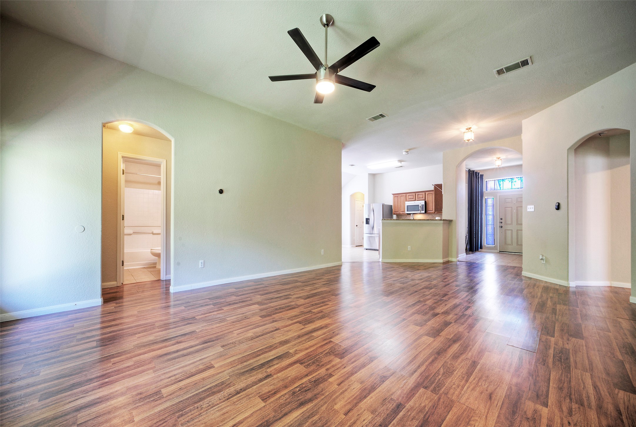400 Pheasant Ridge Drive Round Rock, TX 78665 - Photo 14 of 29 Spacious interior featuring wood-finish flooring, vaulted ceilings, and arched doorways