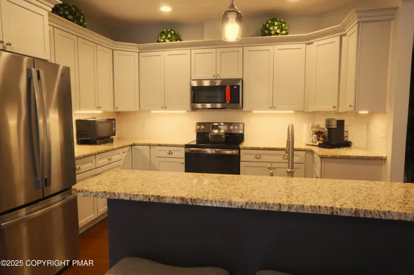 $505,000 | 223 Canterbury Circle, Blakeslee, PA 18610