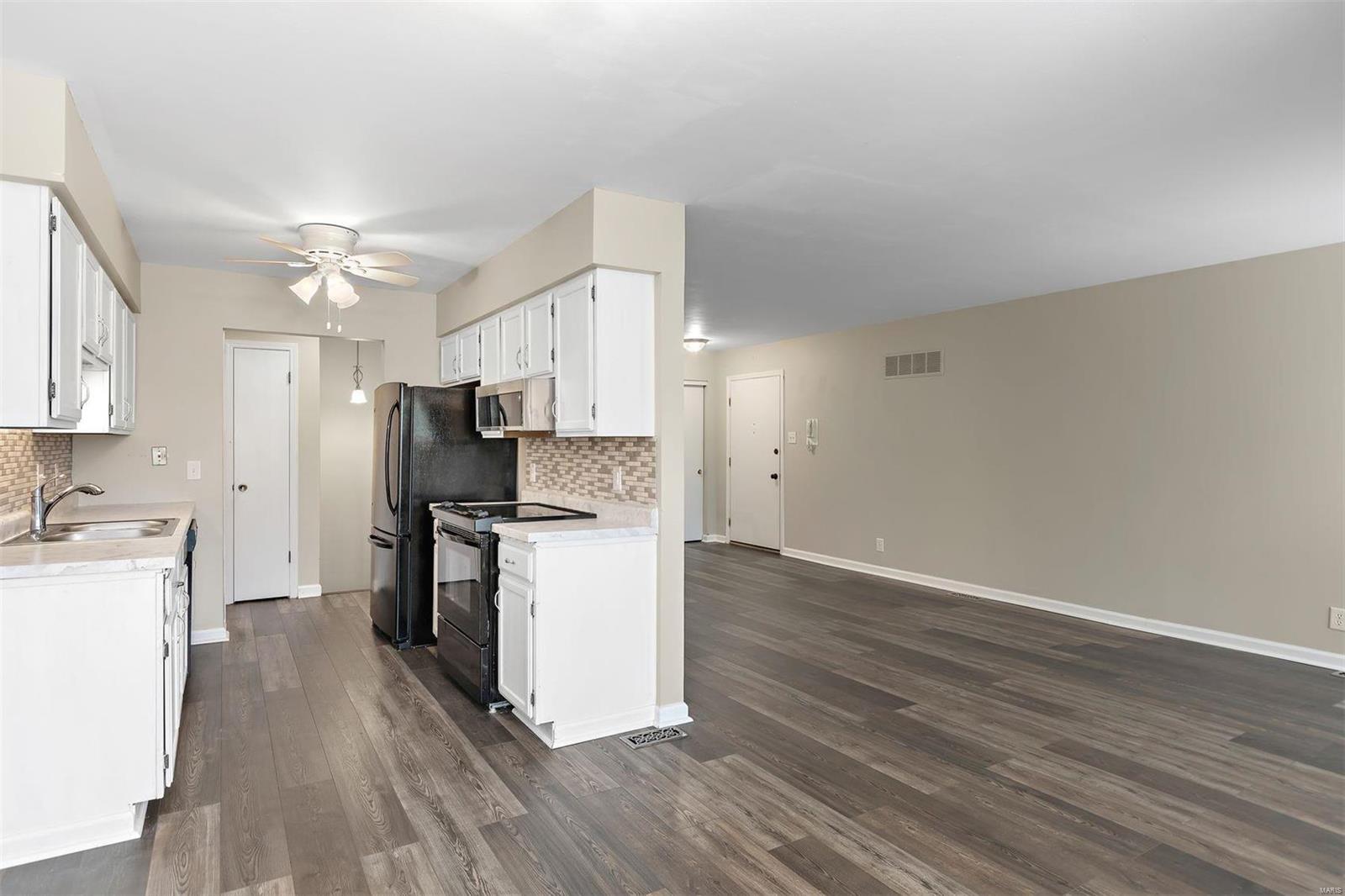 626 Pine Ridge Trails Court, Unit 104 Ballwin, MO 63021 - Photo 8 of 24 Gallery Image 8