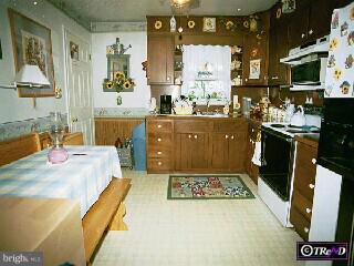 41 North Hull Street Sinking Spring, PA 19608 - Photo 3 of 6