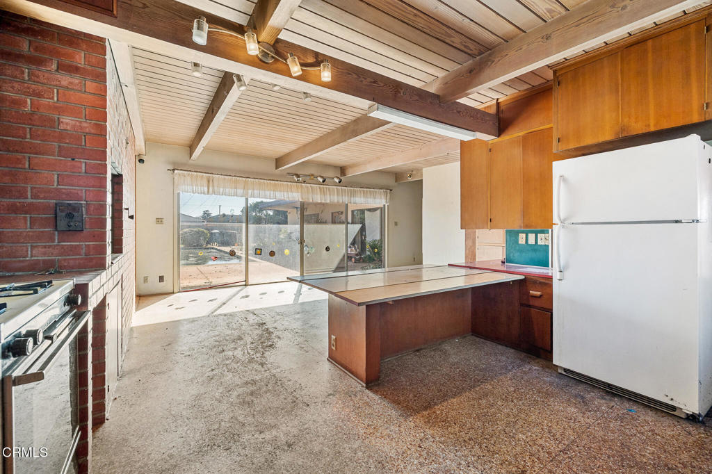 630 West Roderick Avenue Oxnard, CA 93030 - Photo 5 of 13