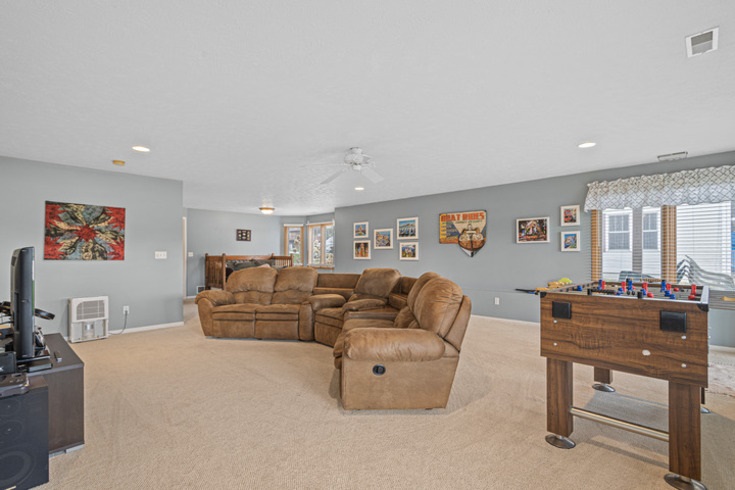 834 Breckenboro Road Lake Summerset, IL 61019 - Photo 25 of 39 a living room with furniture and a table