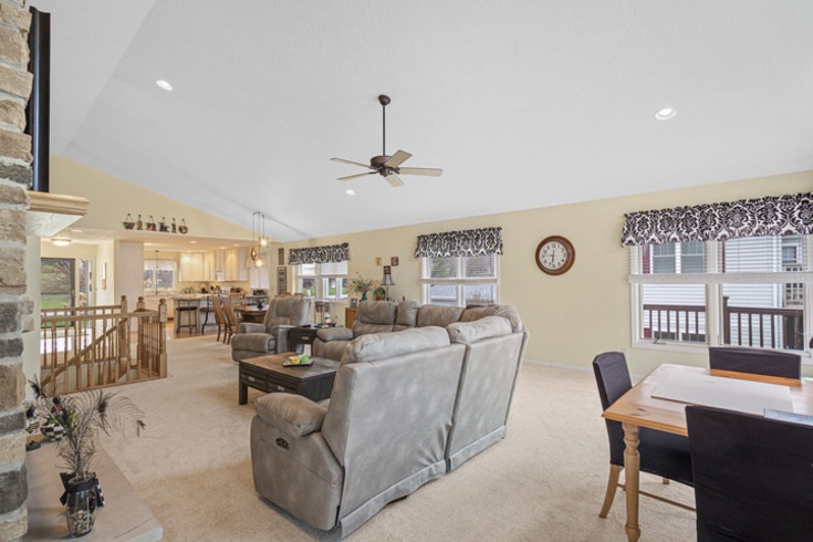 834 Breckenboro Road Lake Summerset, IL 61019 - Photo 8 of 39 a living room with furniture and a table