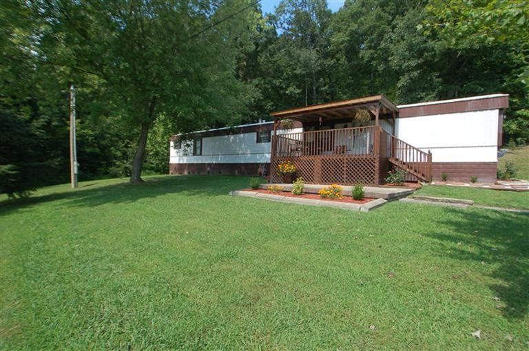 3675 McKee Road Irvine, KY 40336 - Photo 3 of 35 Leave the city behind! Front yard with