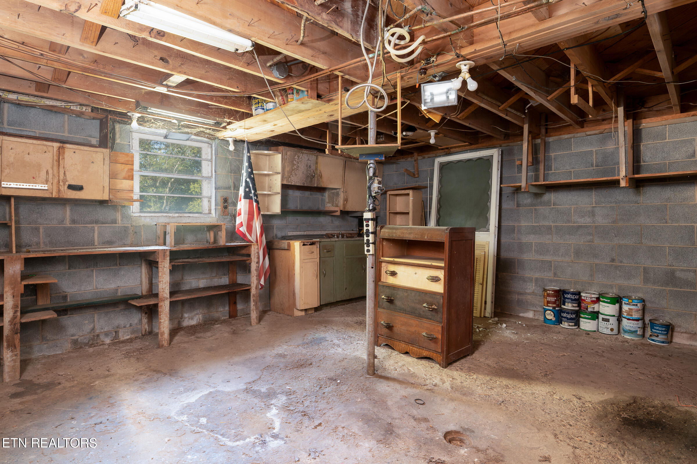 401 West Ridgecrest Drive Kingston, TN 37763 - Photo 25 of 25 workshopa area