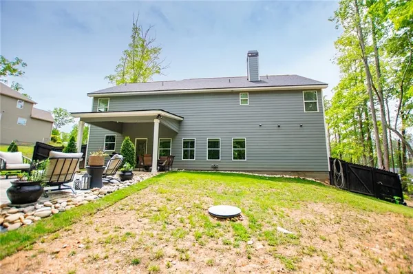 a view of a house with a backyard