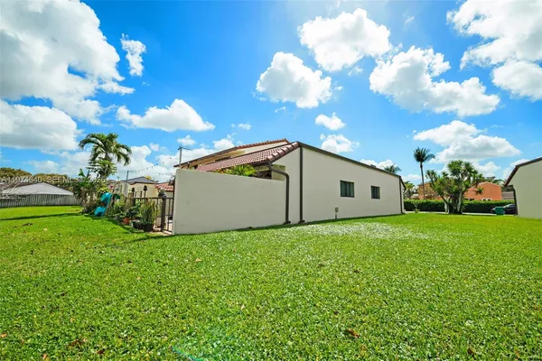 $2,900 | 6225 Northwest 190th Terrace, Hialeah, FL 33015