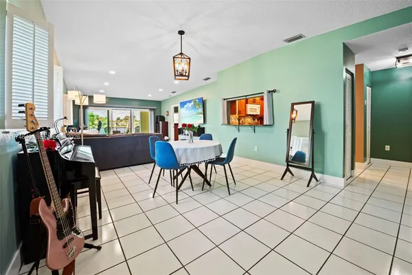 $2,900 | 6225 Northwest 190th Terrace, Hialeah, FL 33015